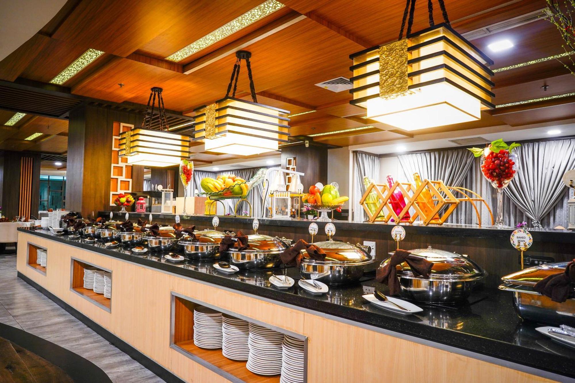 Nagoya Hill Hotel Batam Exterior photo