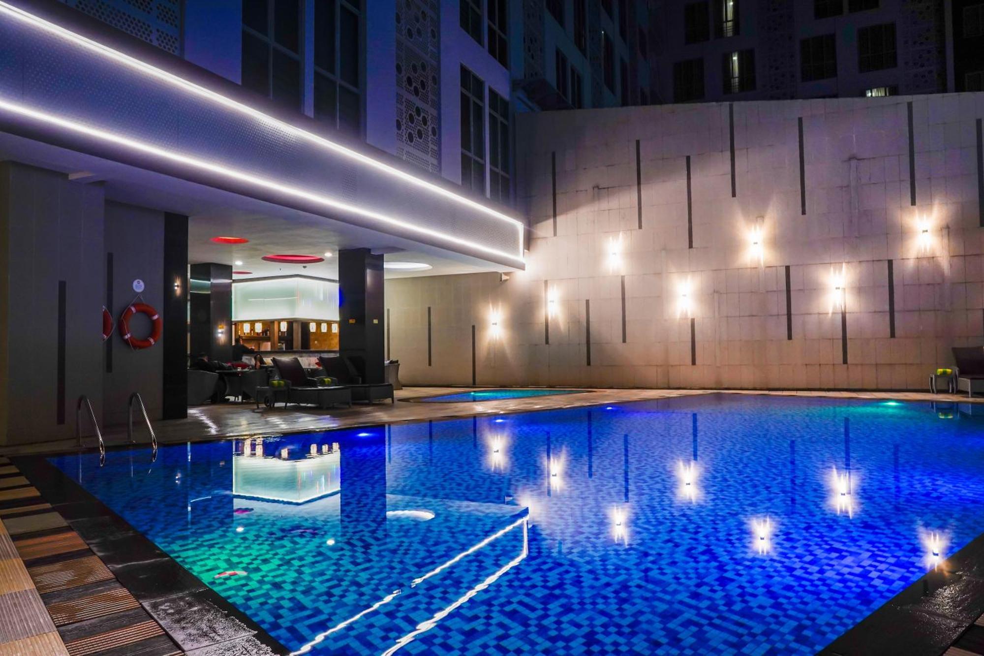 Nagoya Hill Hotel Batam Exterior photo