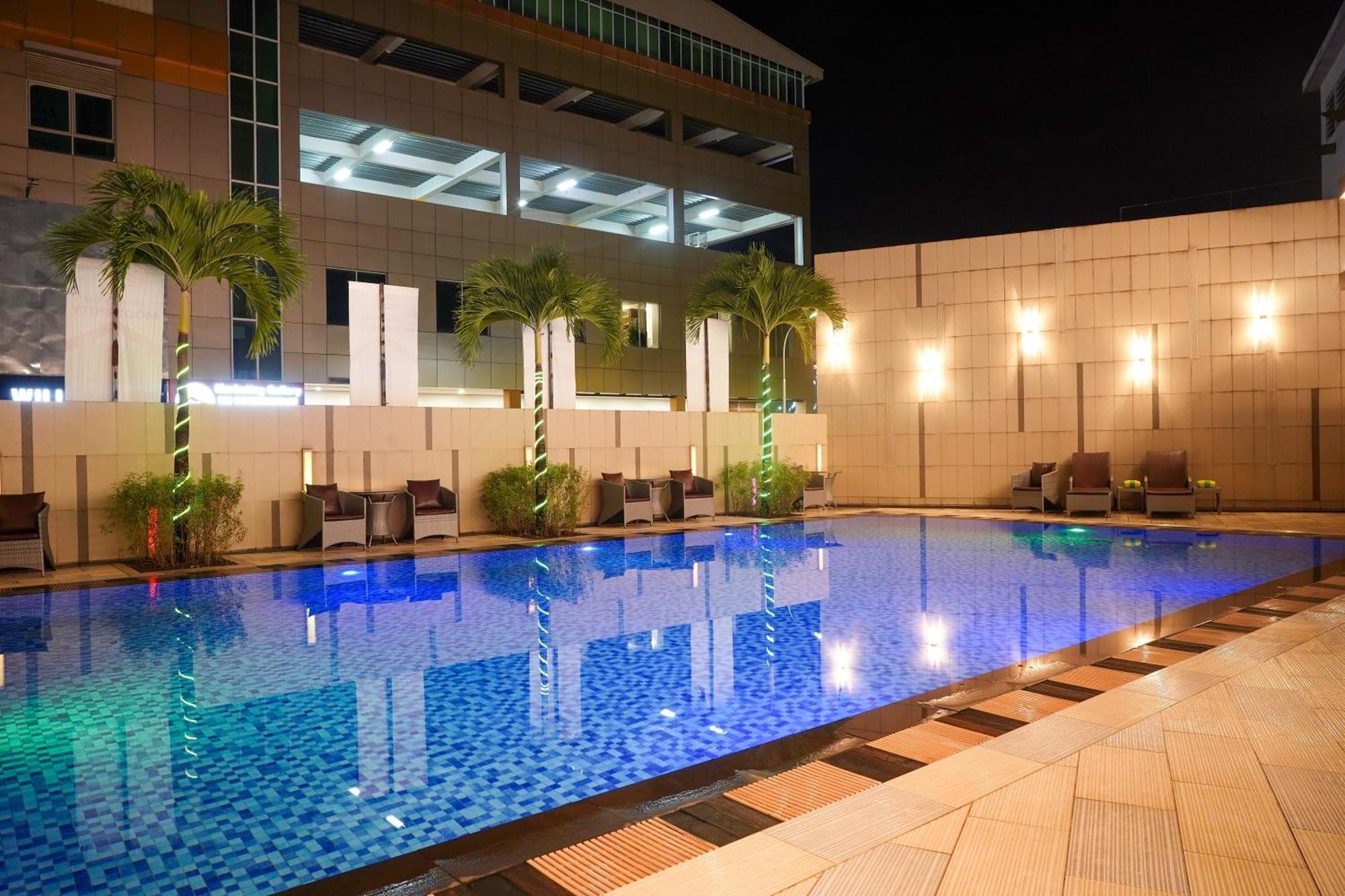 Nagoya Hill Hotel Batam Exterior photo