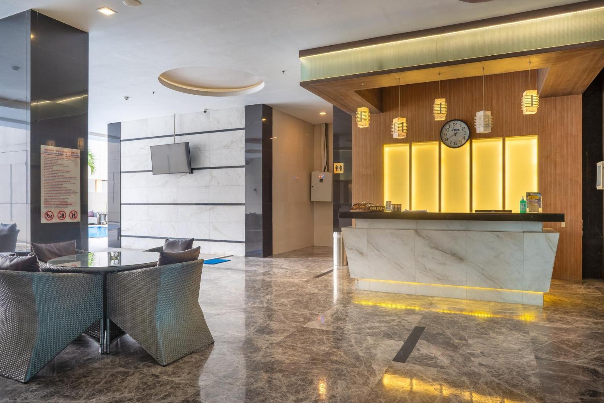 Nagoya Hill Hotel Batam Exterior photo