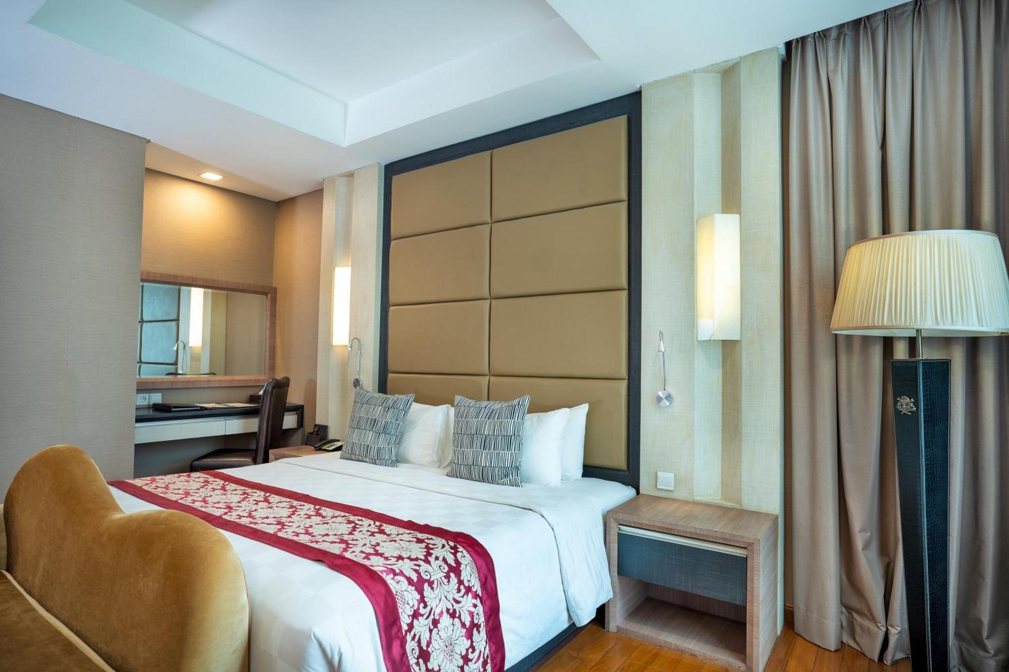 Nagoya Hill Hotel Batam Exterior photo