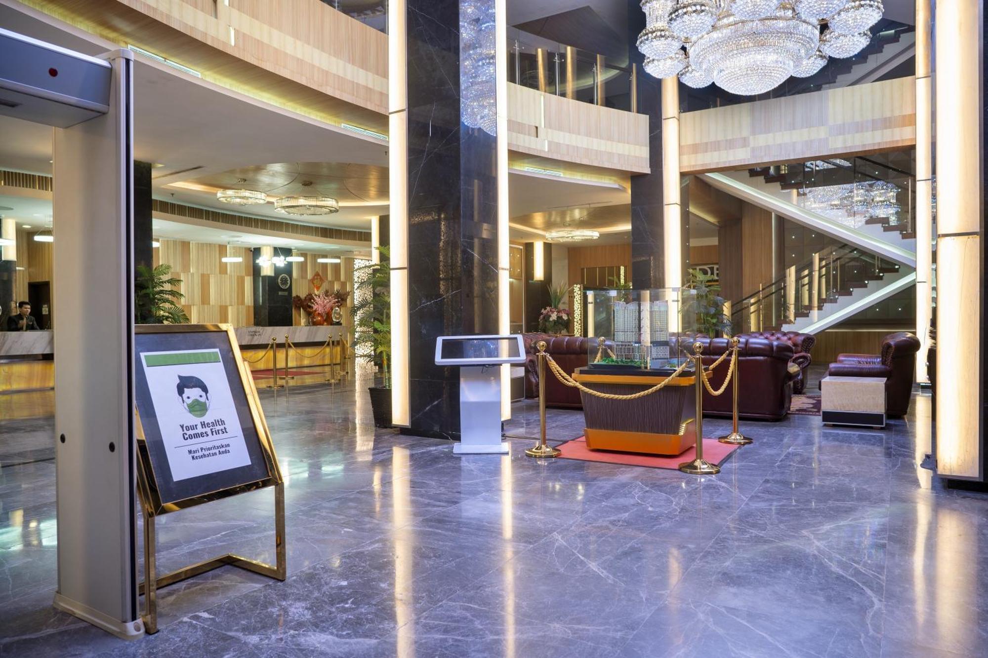 Nagoya Hill Hotel Batam Exterior photo