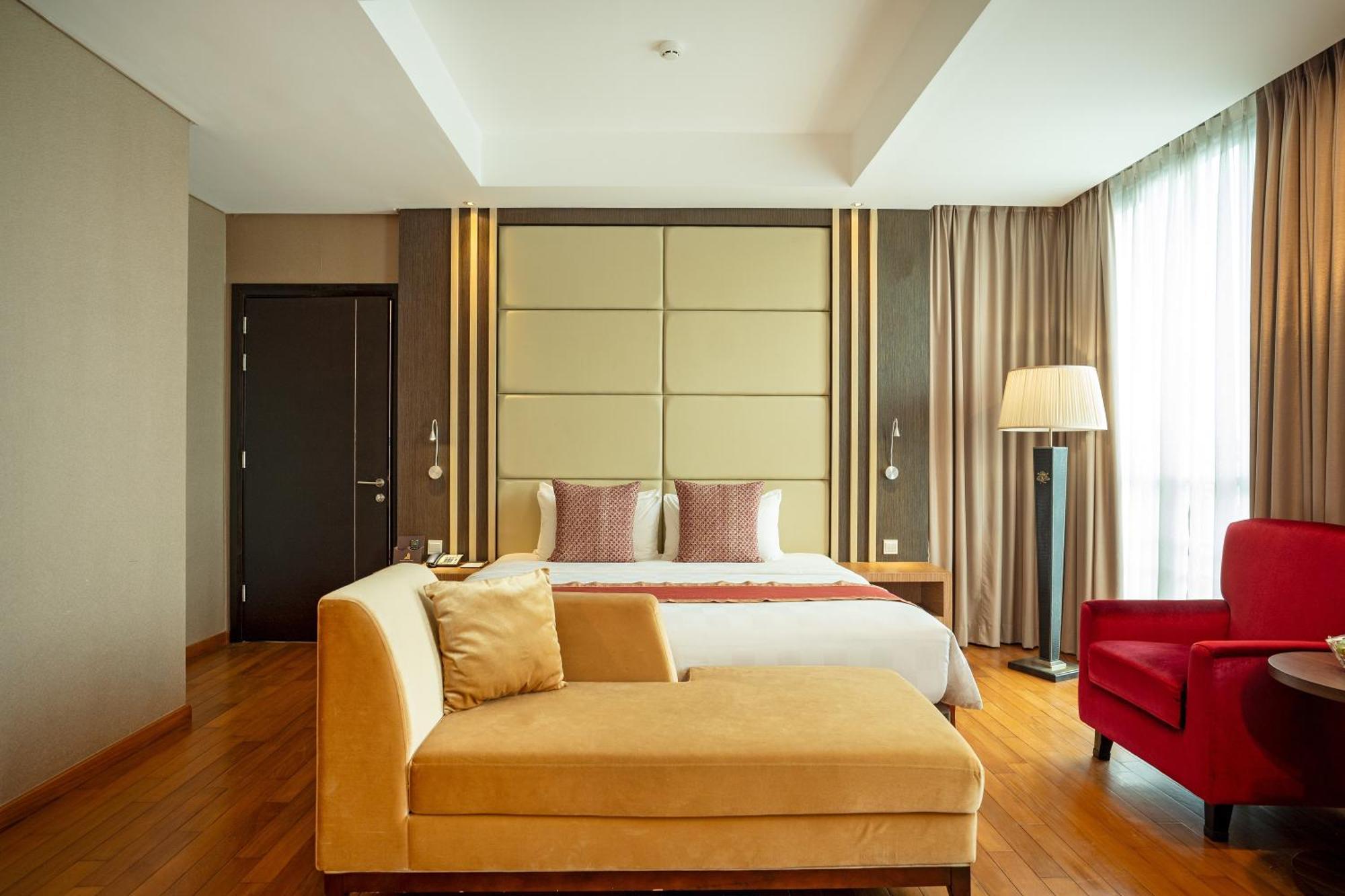 Nagoya Hill Hotel Batam Exterior photo