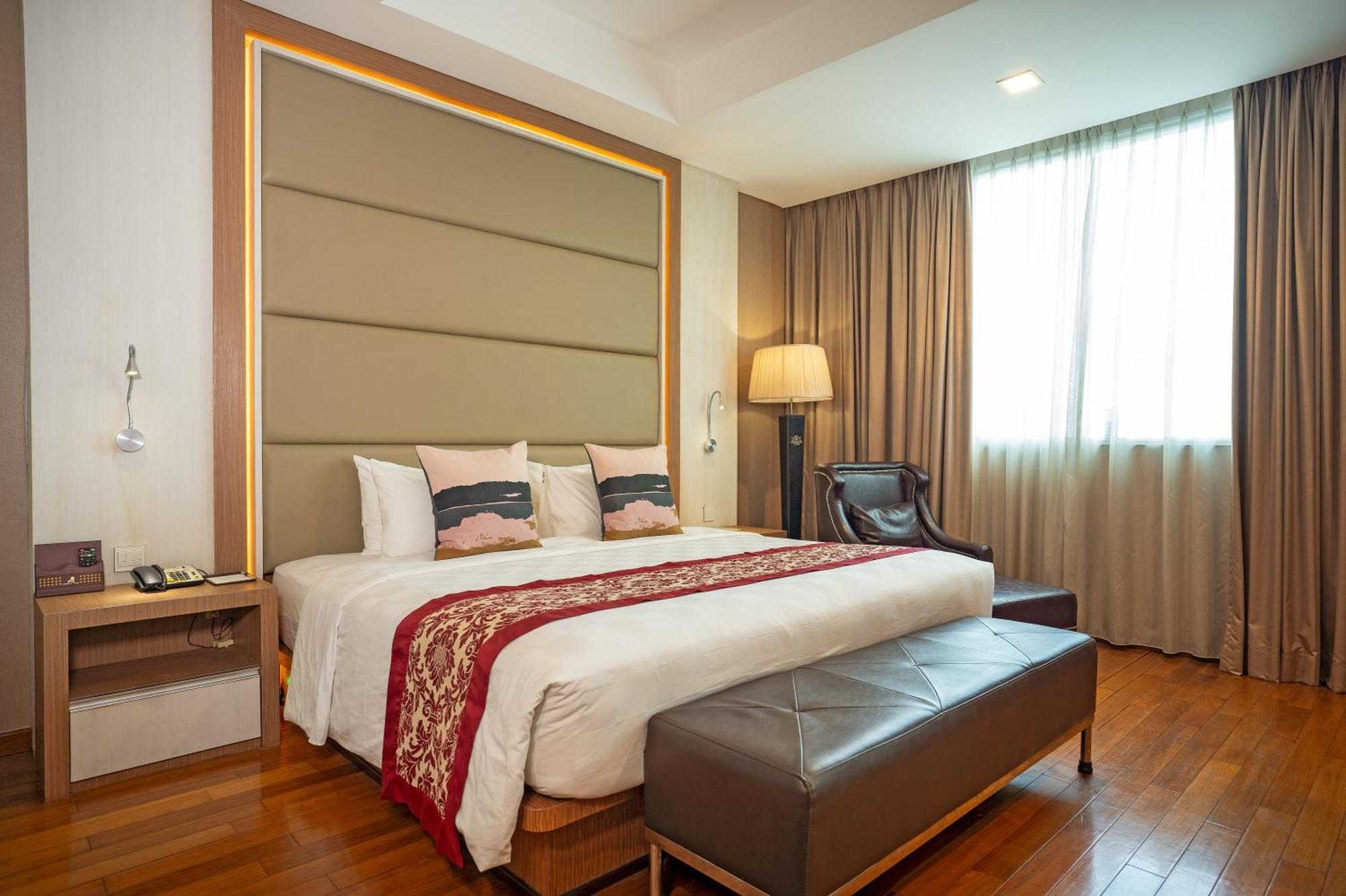 Nagoya Hill Hotel Batam Exterior photo