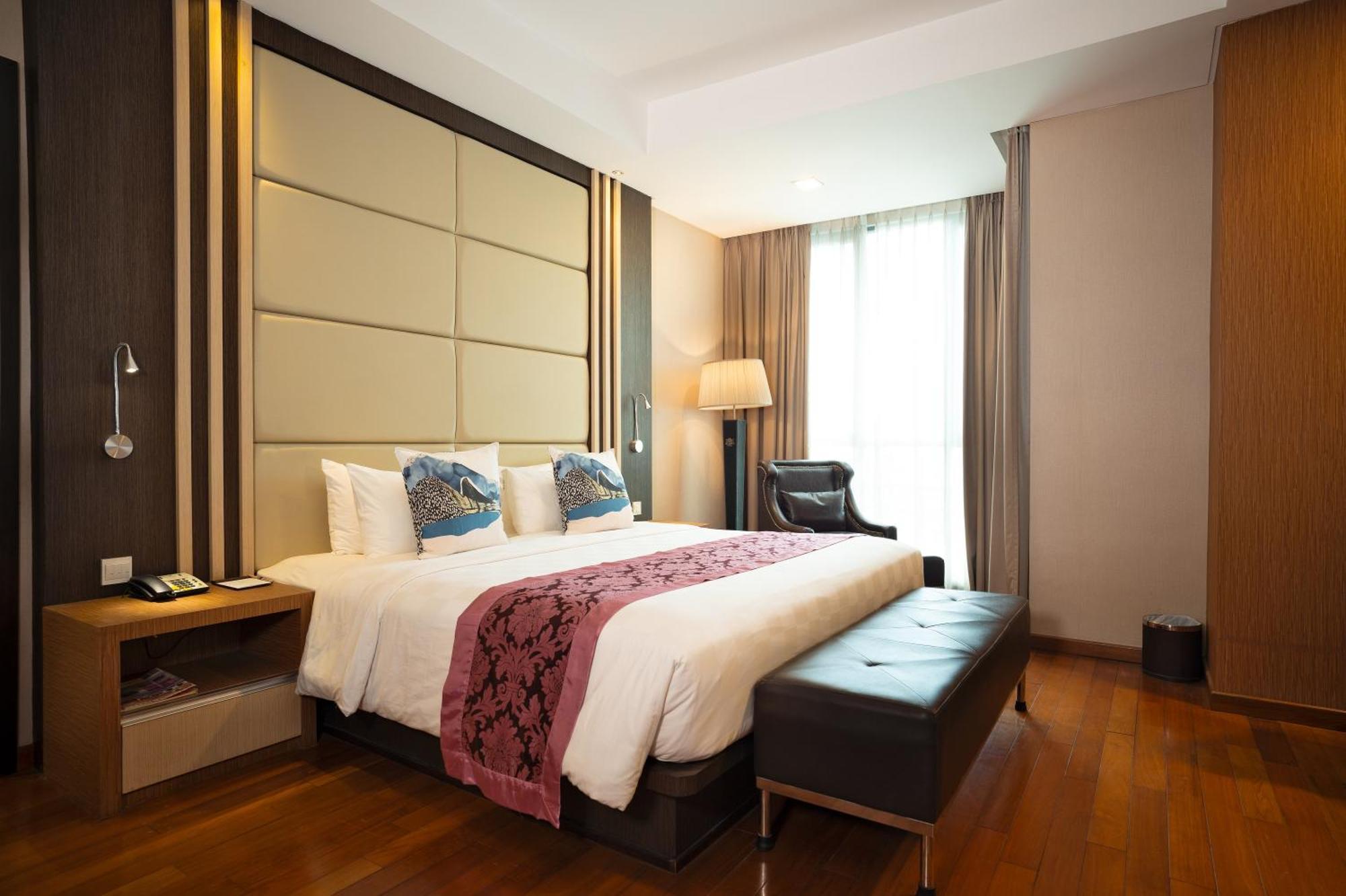 Nagoya Hill Hotel Batam Exterior photo
