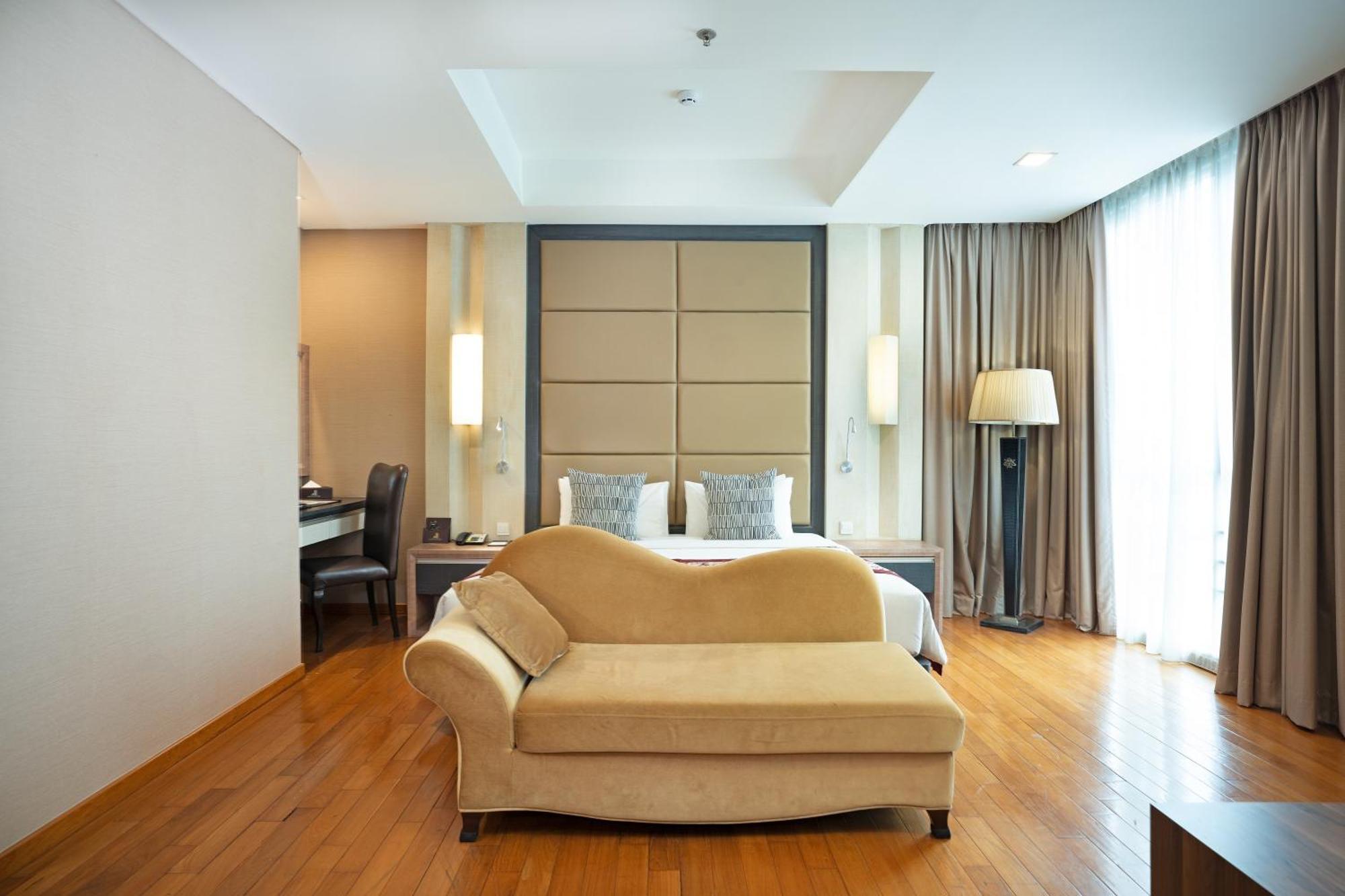 Nagoya Hill Hotel Batam Exterior photo