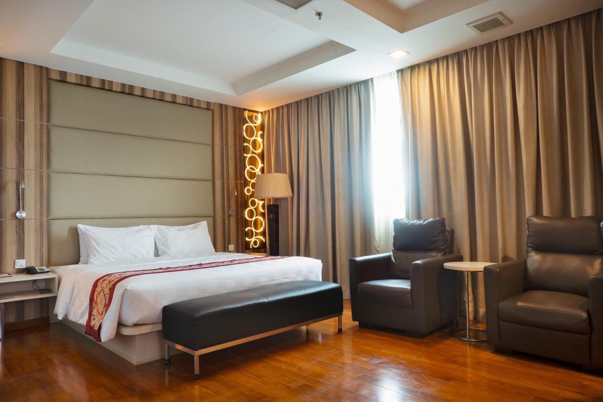 Nagoya Hill Hotel Batam Exterior photo