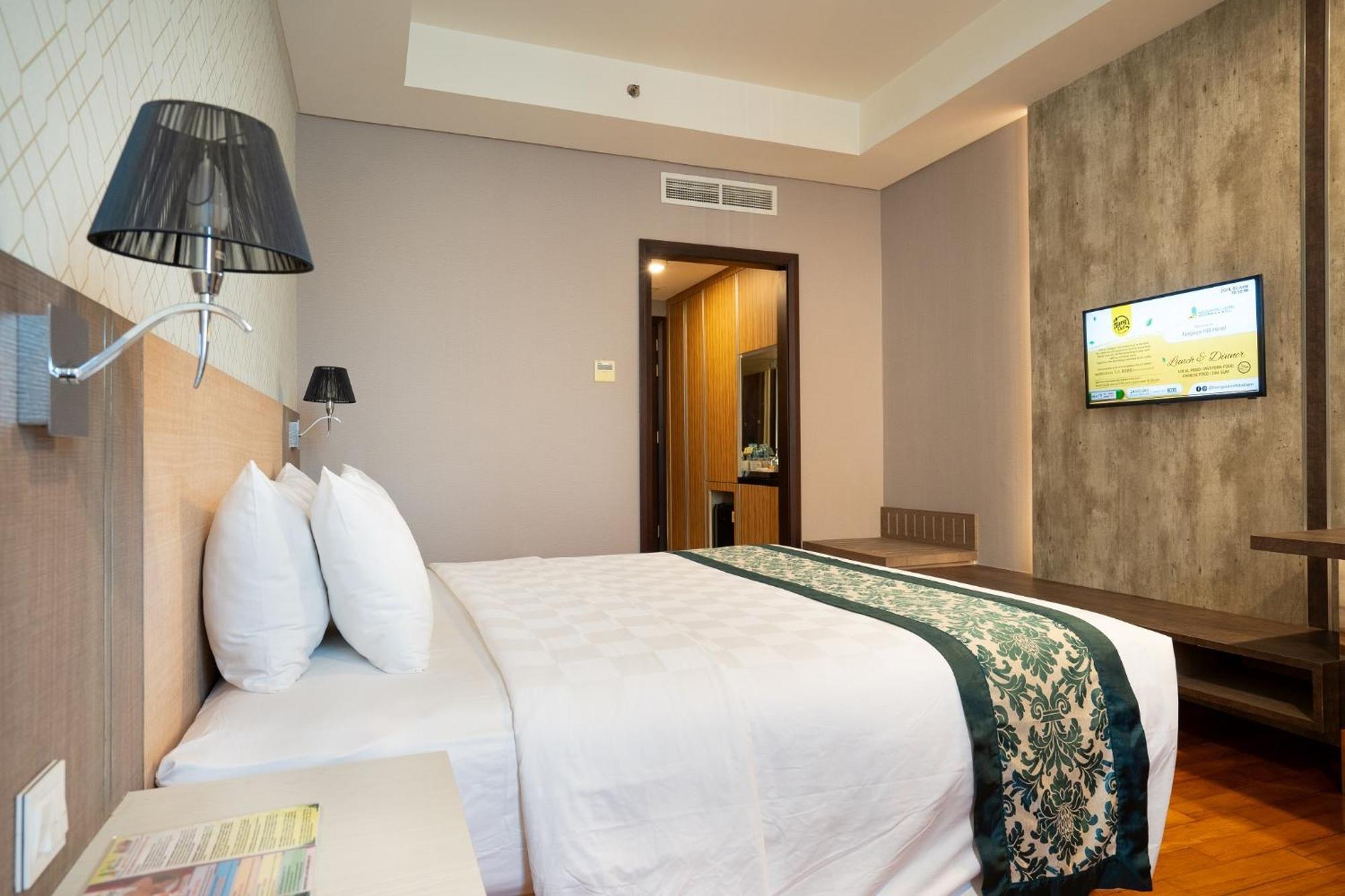Nagoya Hill Hotel Batam Exterior photo
