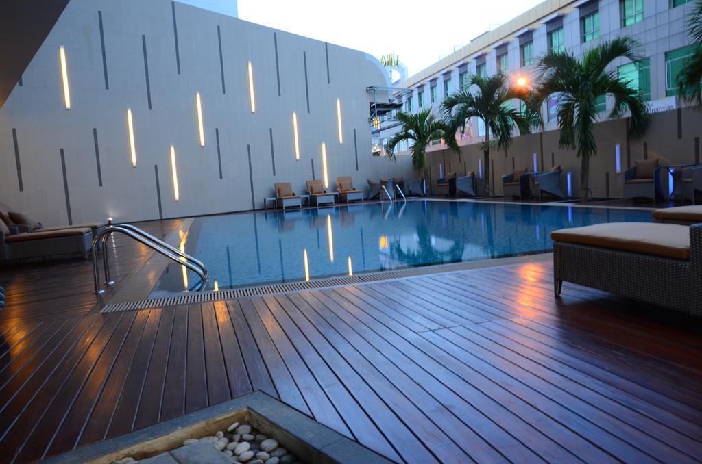 Nagoya Hill Hotel Batam Exterior photo