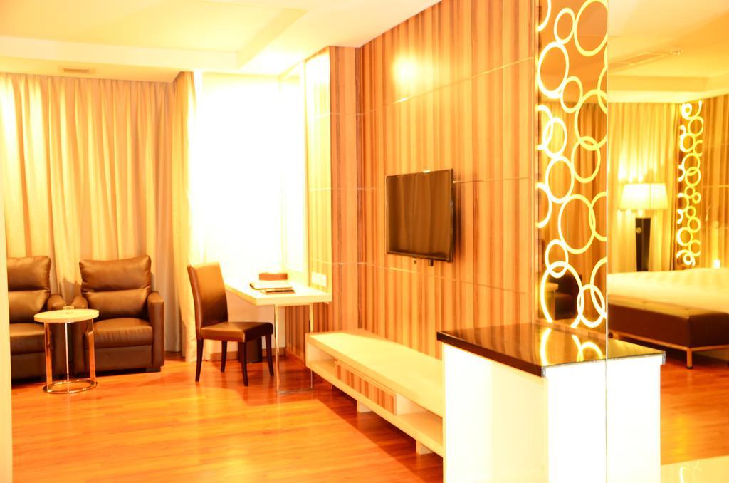 Nagoya Hill Hotel Batam Exterior photo