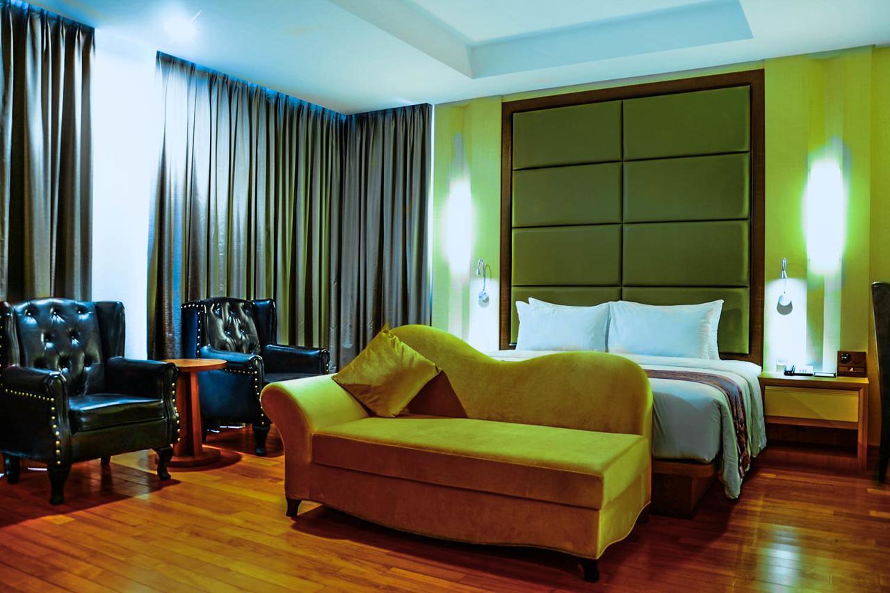 Nagoya Hill Hotel Batam Exterior photo