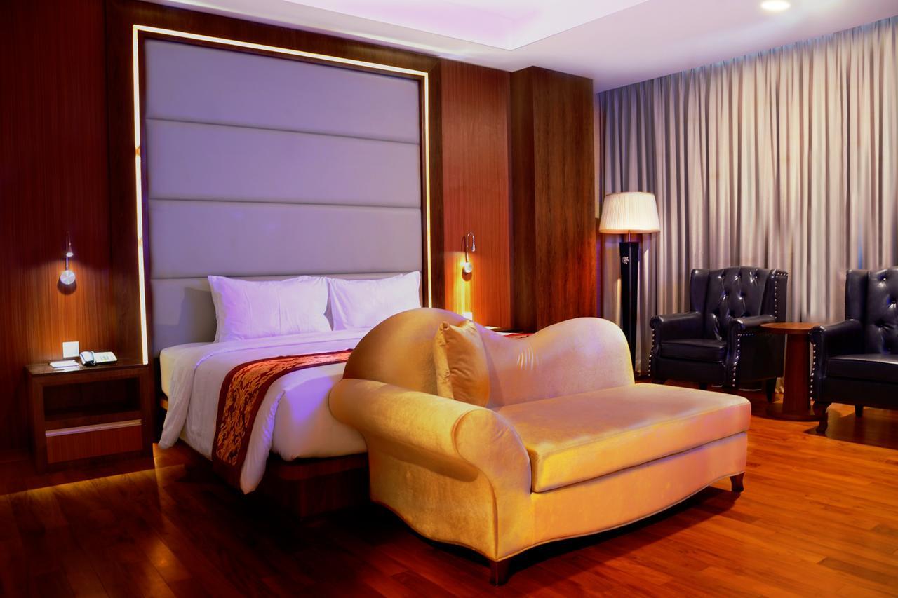 Nagoya Hill Hotel Batam Exterior photo
